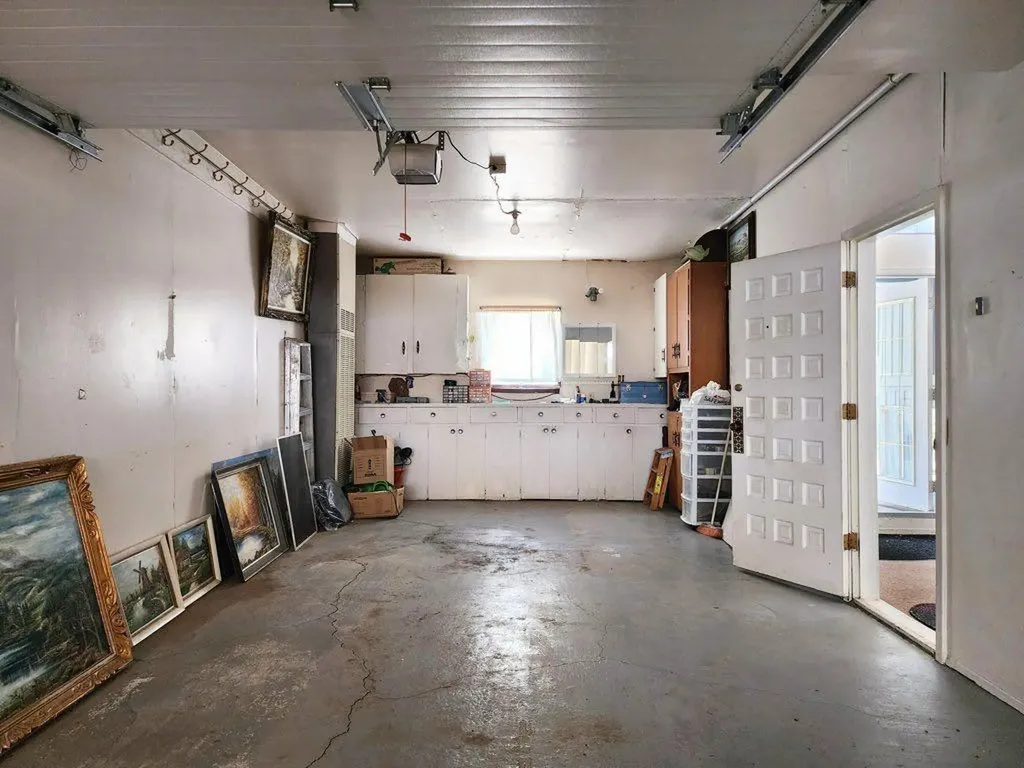 1818 Lakeside Road S Lethbridge AB T1K 3P6