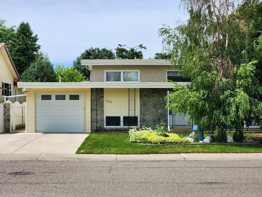 1818 Lakeside Road S Lethbridge AB T1K 3P6