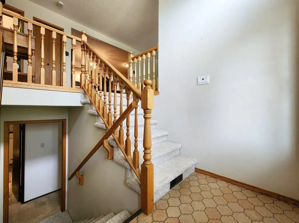 1818 Lakeside Road S Lethbridge AB T1K 3P6