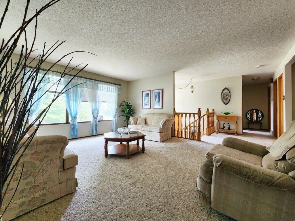 1818 Lakeside Road S Lethbridge AB T1K 3P6