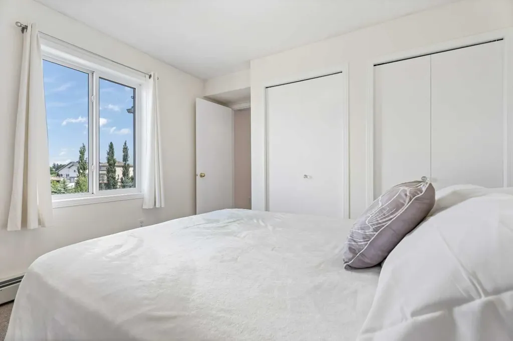 1620 70 Street SE Calgary AB T2A 7Z2