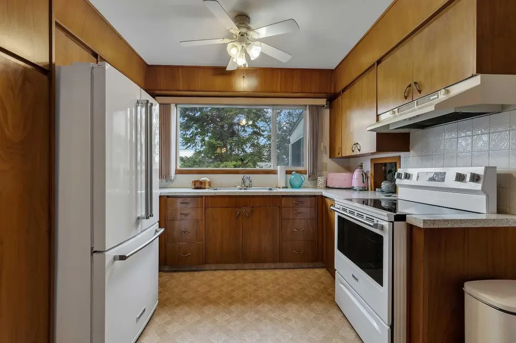 9828 Fairmount Drive SE Calgary AB T2J0S1
