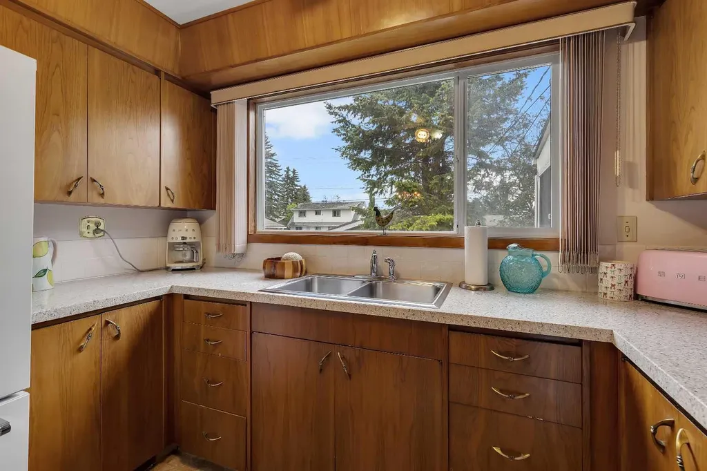 9828 Fairmount Drive SE Calgary AB T2J0S1