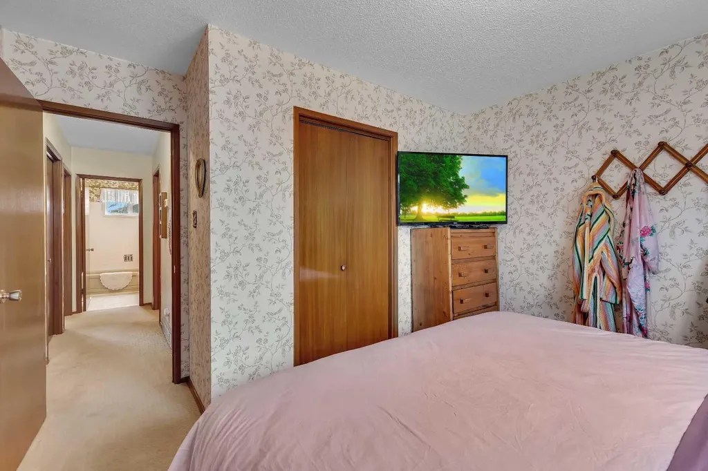 9828 Fairmount Drive SE Calgary AB T2J0S1