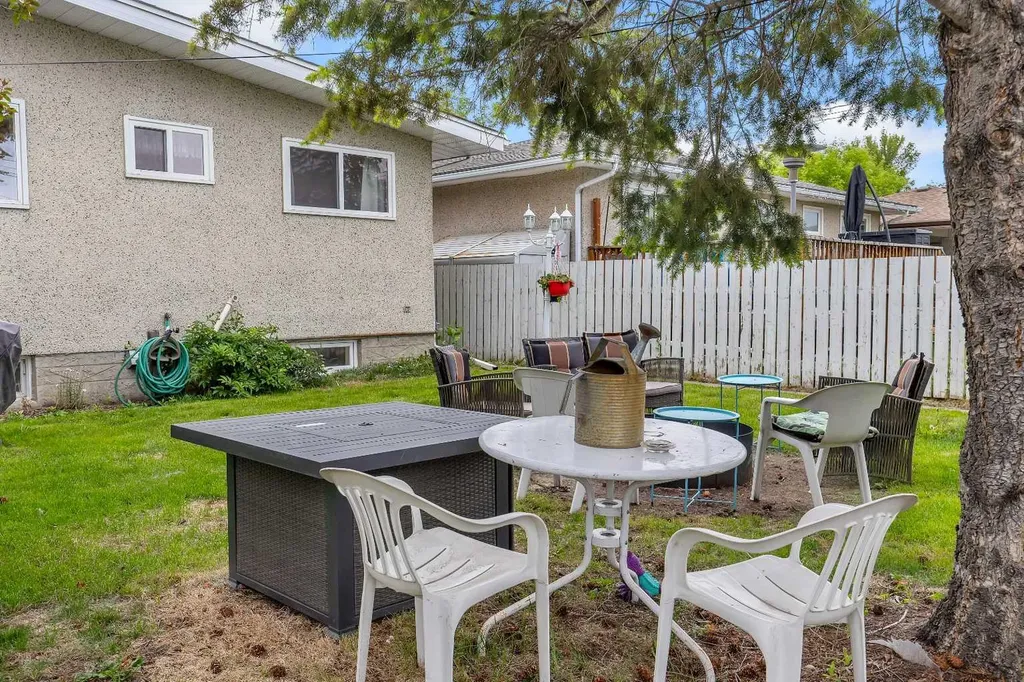 9828 Fairmount Drive SE Calgary AB T2J0S1