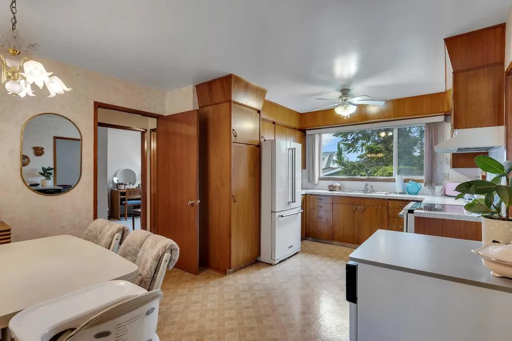 9828 Fairmount Drive SE Calgary AB T2J0S1