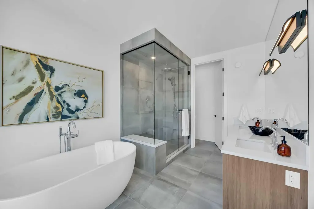 124 Greenwich Drive NW Calgary AB T3B 6N8