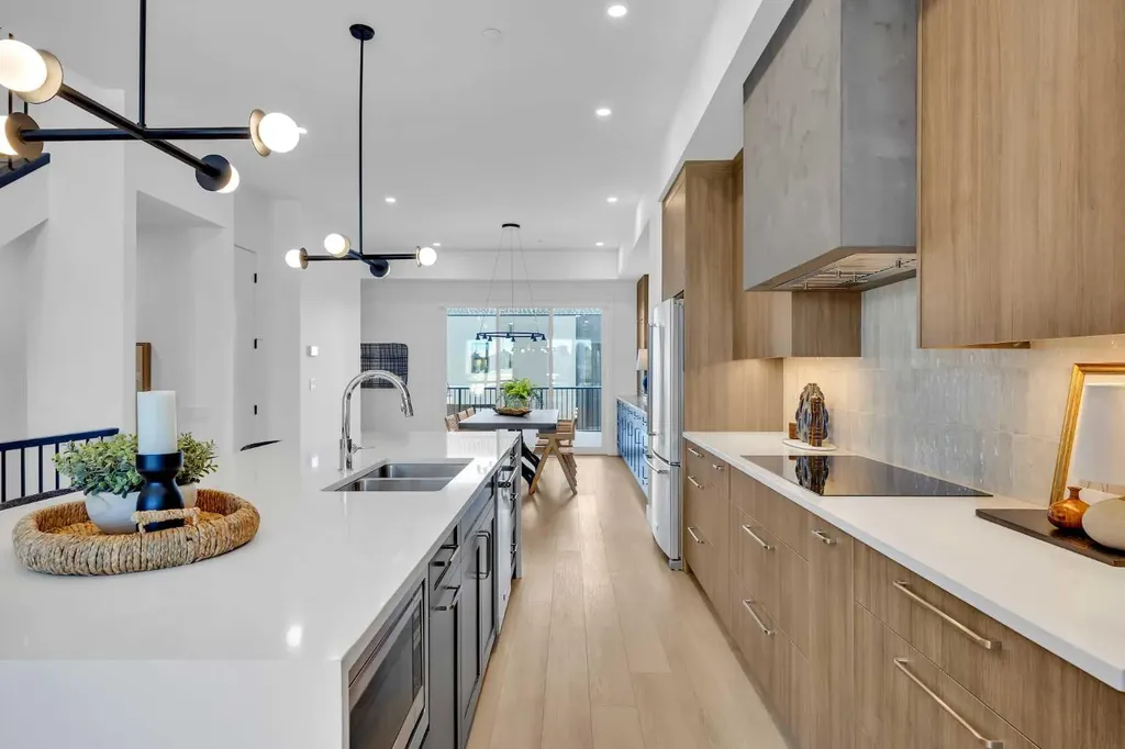 124 Greenwich Drive NW Calgary AB T3B 6N8