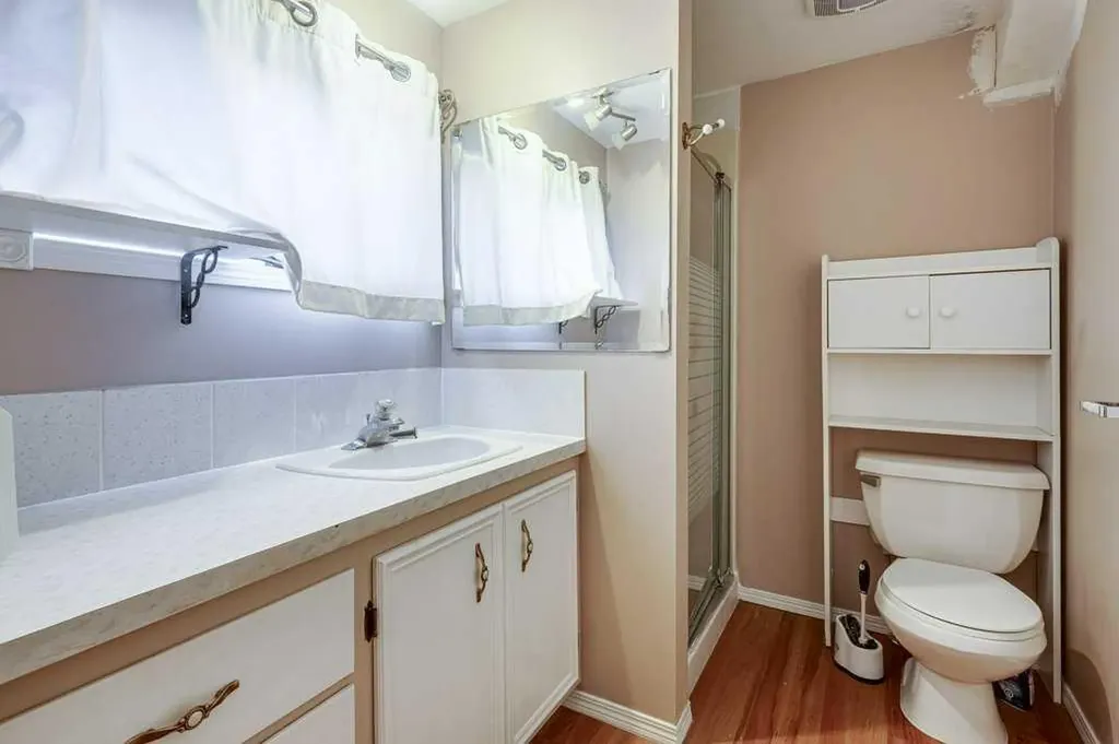 4515 50 Avenue Innisfail AB T4G 1R3