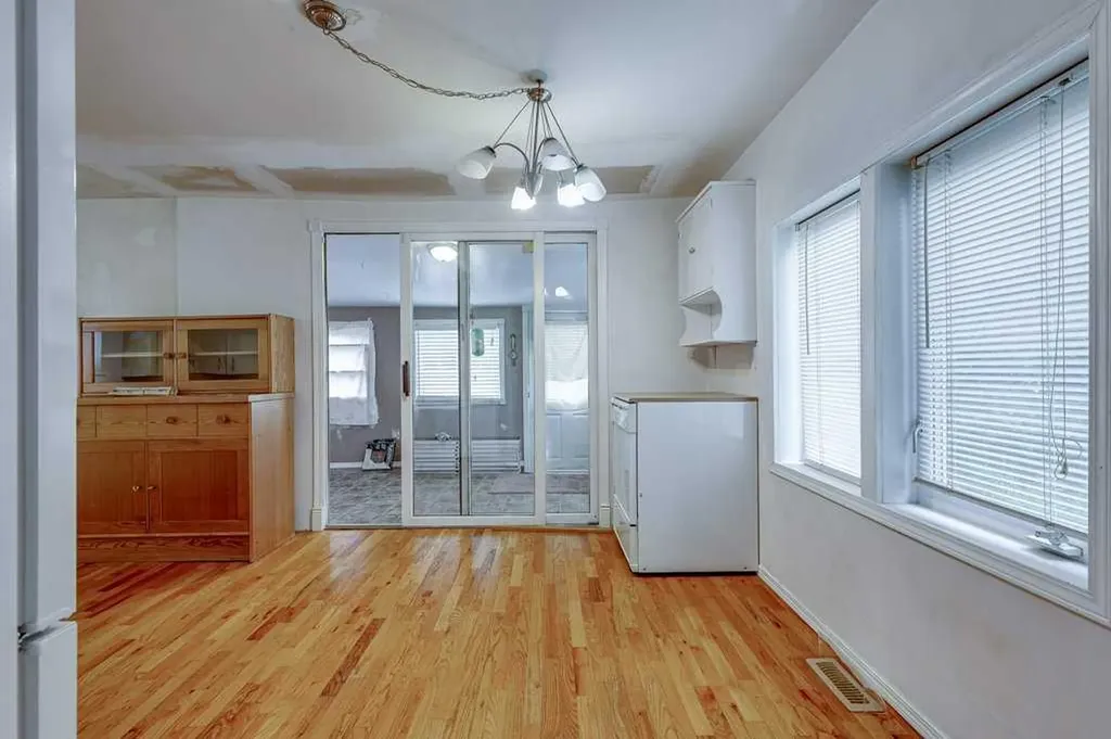 4515 50 Avenue Innisfail AB T4G 1R3