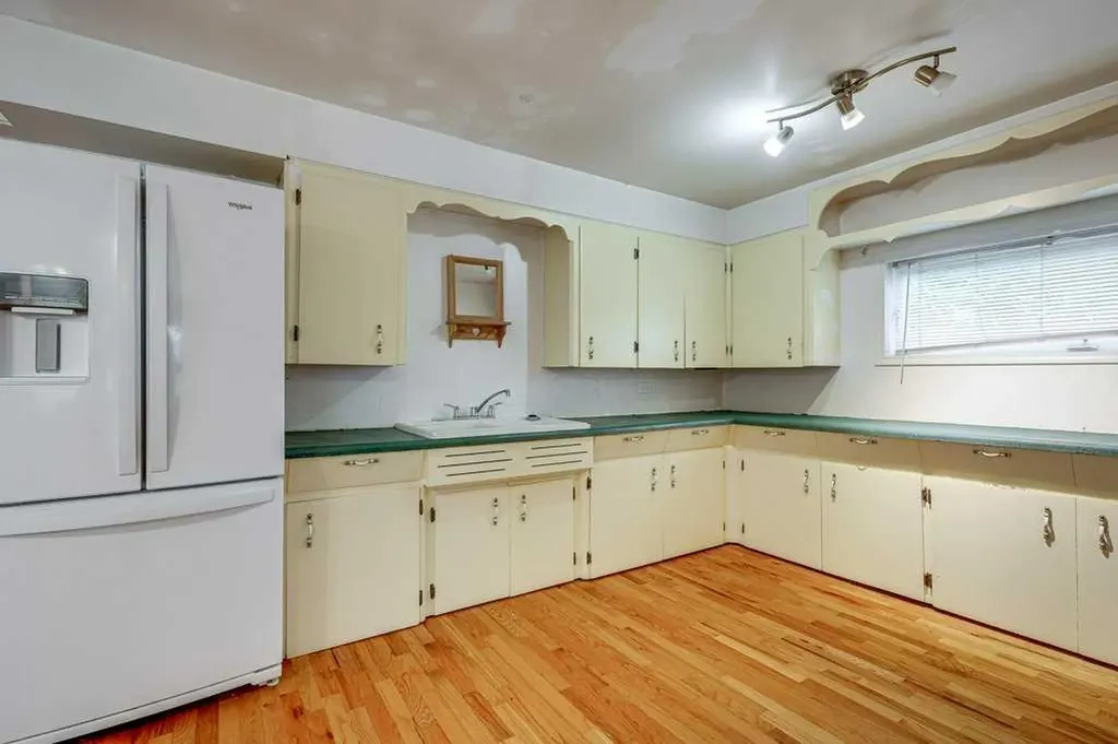 4515 50 Avenue Innisfail AB T4G 1R3