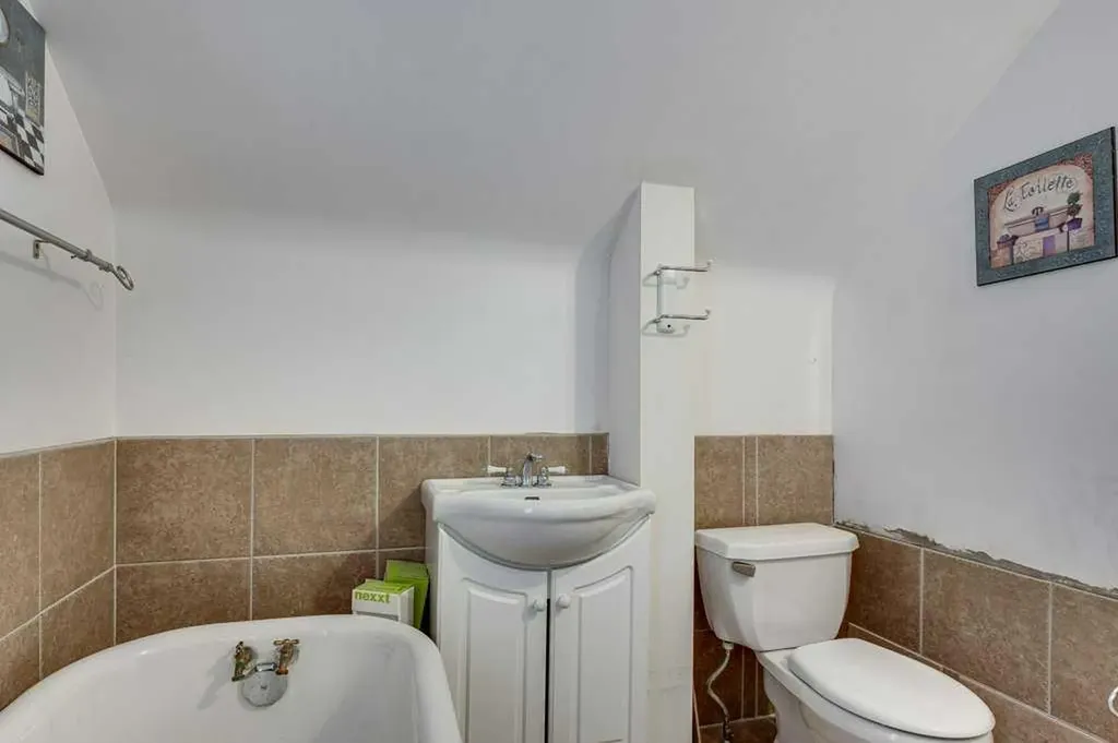 4515 50 Avenue Innisfail AB T4G 1R3