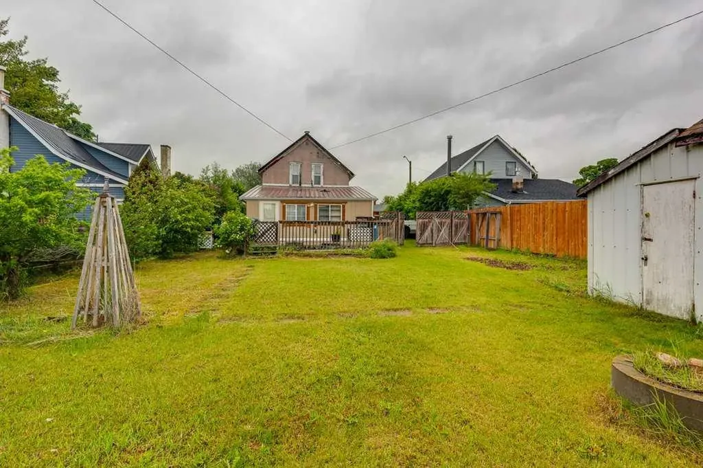 4515 50 Avenue Innisfail AB T4G 1R3
