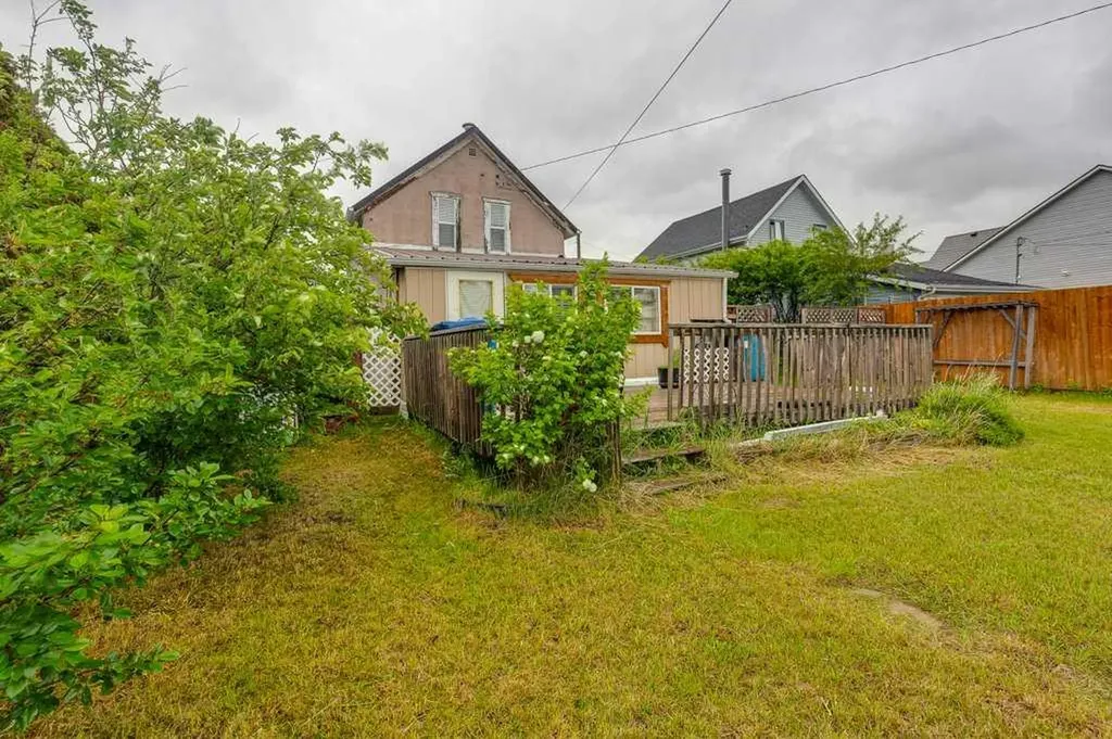 4515 50 Avenue Innisfail AB T4G 1R3
