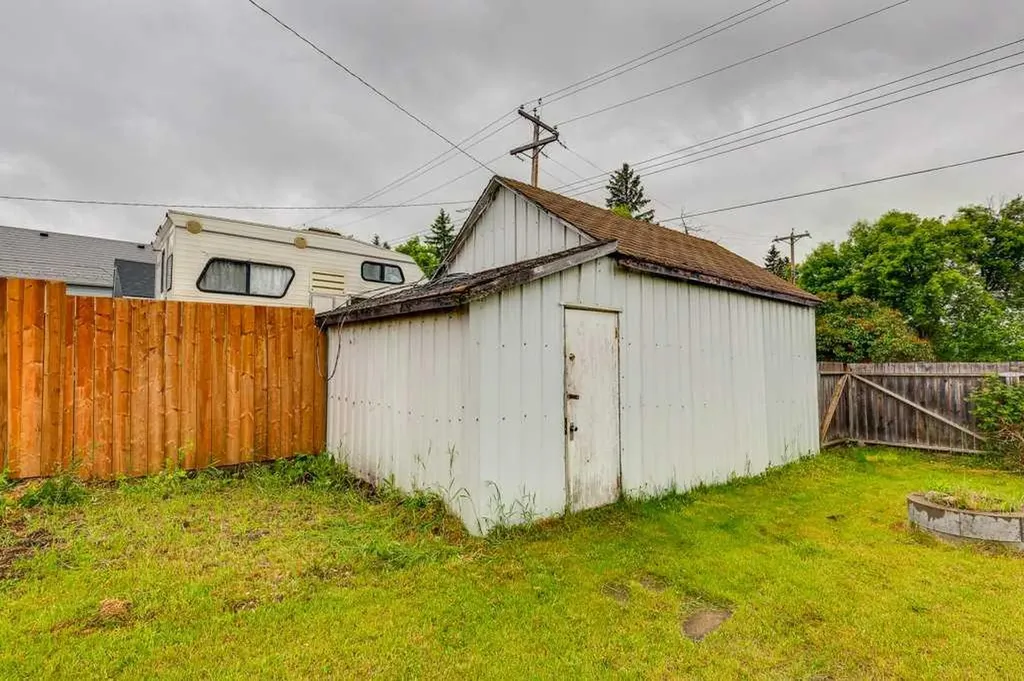 4515 50 Avenue Innisfail AB T4G 1R3