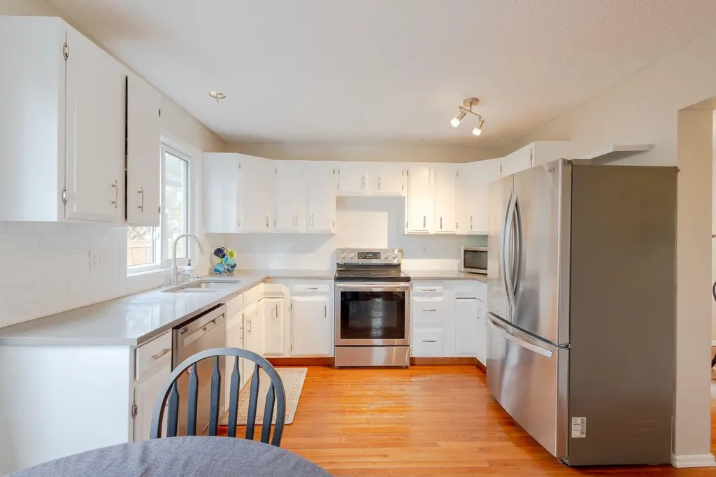 119 Midland Place SE Calgary AB T2X 1N1