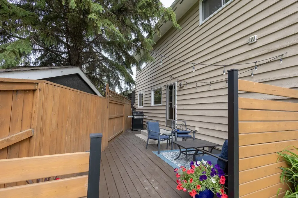 119 Midland Place SE Calgary AB T2X 1N1