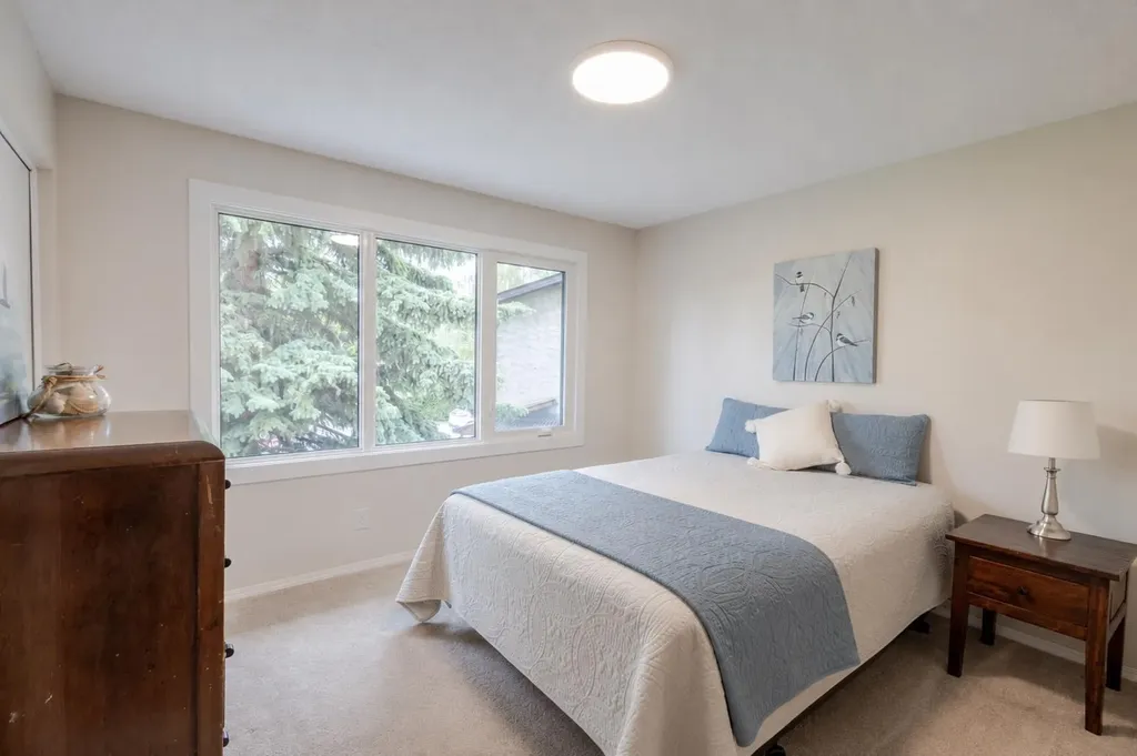 119 Midland Place SE Calgary AB T2X 1N1
