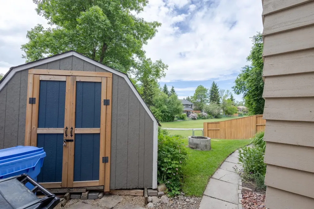 119 Midland Place SE Calgary AB T2X 1N1