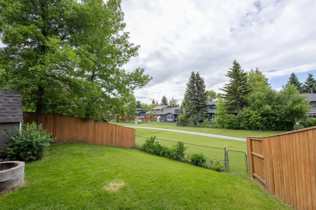 119 Midland Place SE Calgary AB T2X 1N1