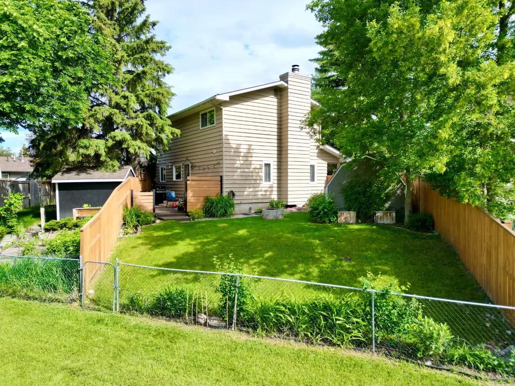 119 Midland Place SE Calgary AB T2X 1N1