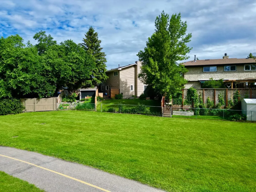119 Midland Place SE Calgary AB T2X 1N1