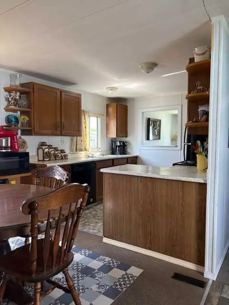 6220 17 Avenue Calgary AB T2A 0W6