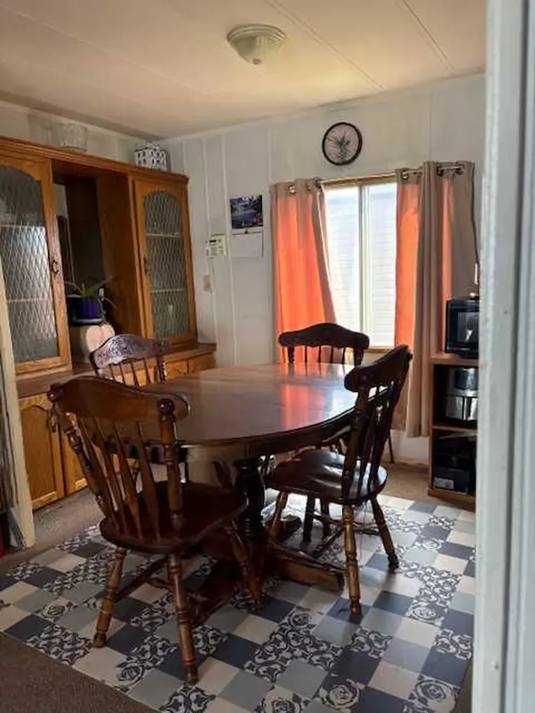 6220 17 Avenue Calgary AB T2A 0W6