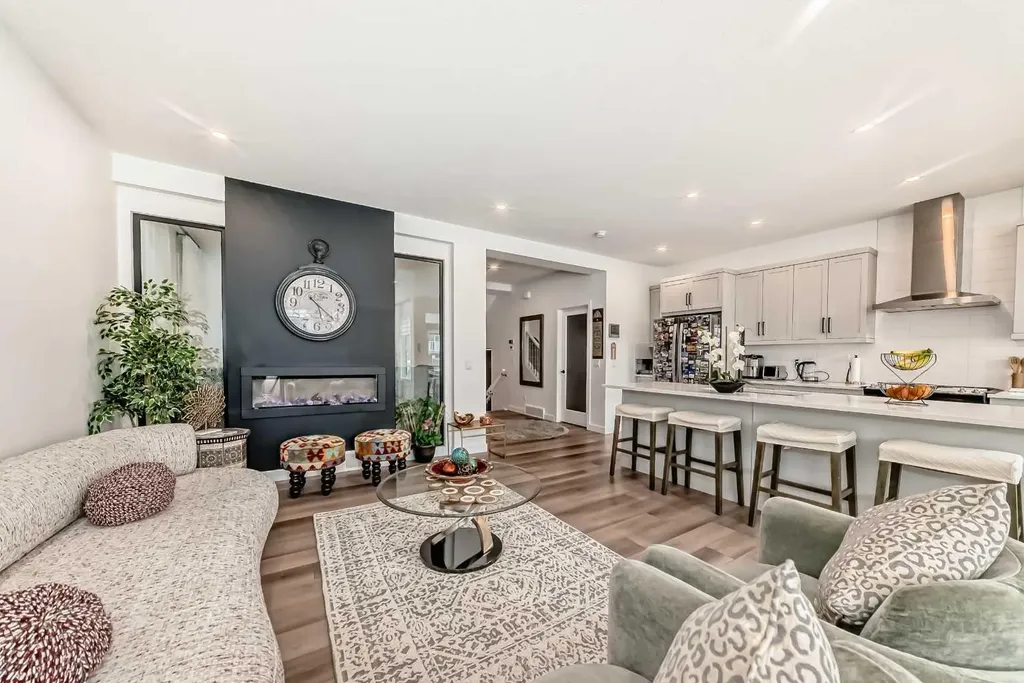 385 Edith Road NW Calgary AB T3R 1Y9