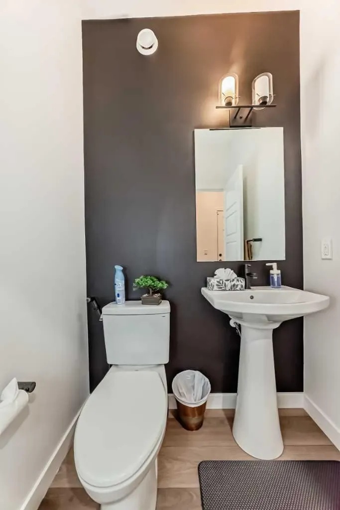 385 Edith Road NW Calgary AB T3R 1Y9