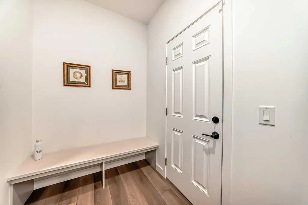 385 Edith Road NW Calgary AB T3R 1Y9