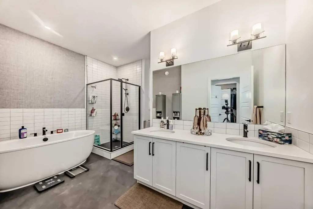 385 Edith Road NW Calgary AB T3R 1Y9