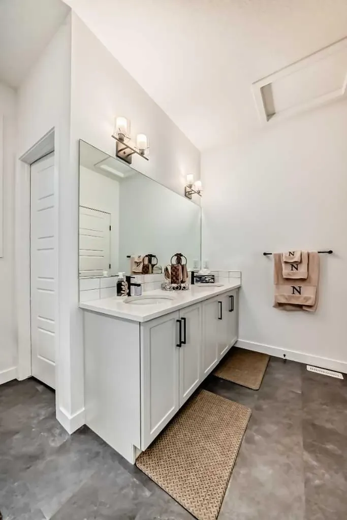 385 Edith Road NW Calgary AB T3R 1Y9