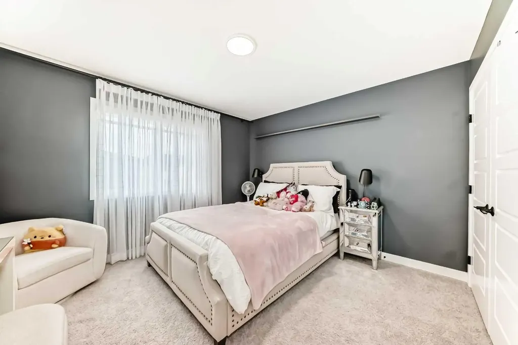 385 Edith Road NW Calgary AB T3R 1Y9