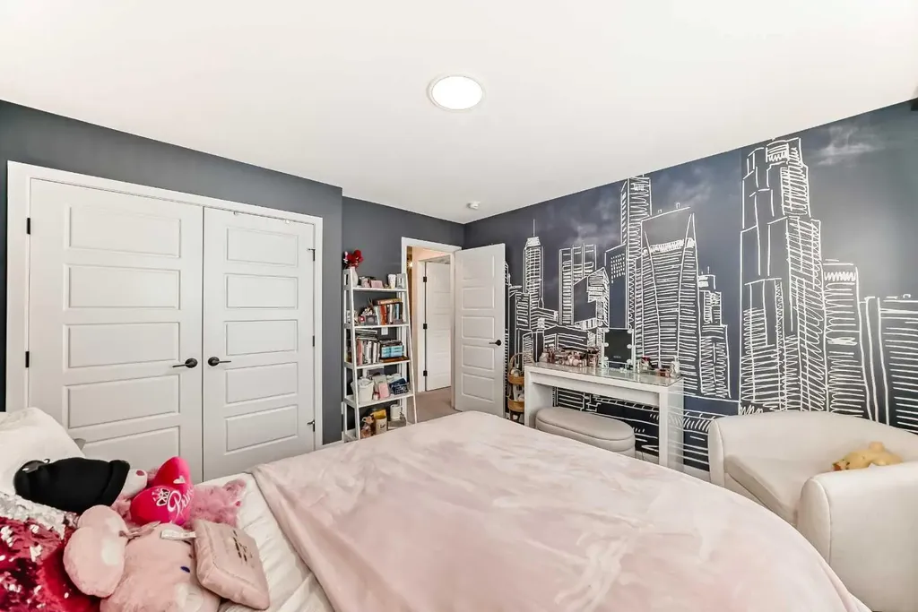 385 Edith Road NW Calgary AB T3R 1Y9