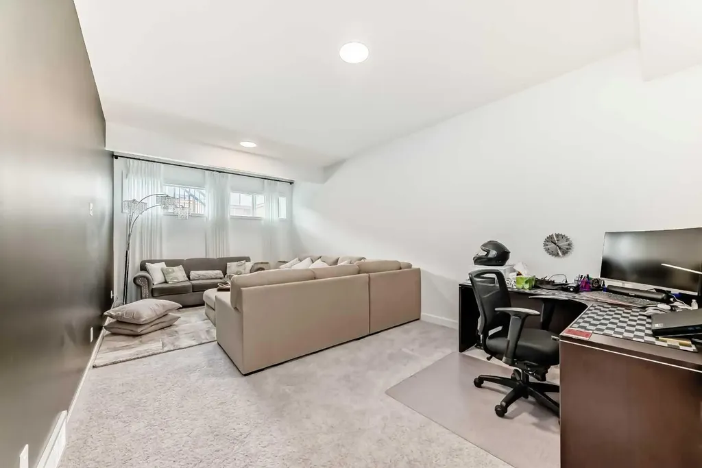 385 Edith Road NW Calgary AB T3R 1Y9