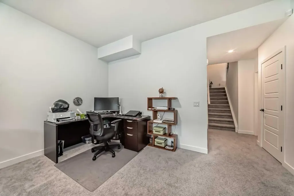 385 Edith Road NW Calgary AB T3R 1Y9