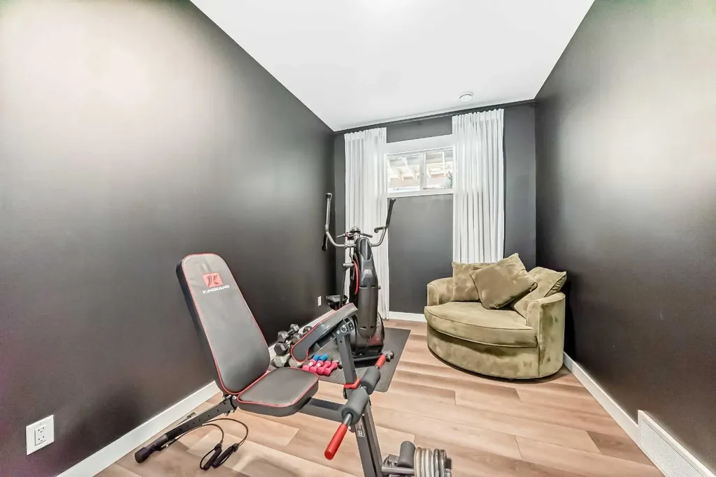 385 Edith Road NW Calgary AB T3R 1Y9