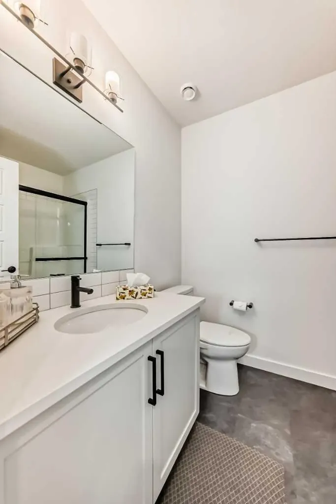 385 Edith Road NW Calgary AB T3R 1Y9