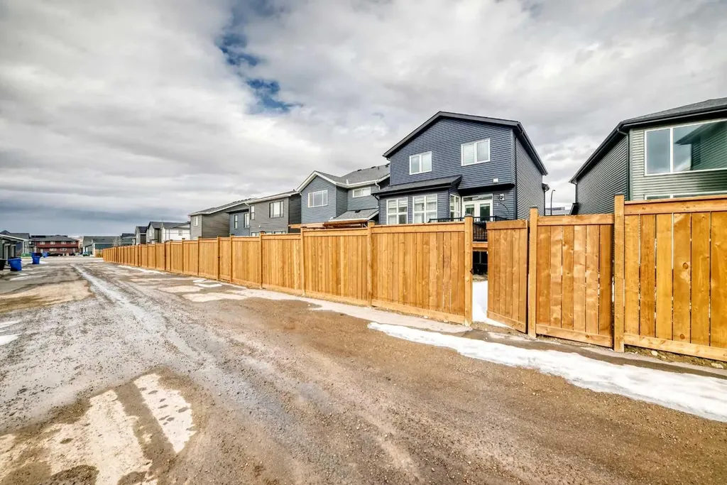 385 Edith Road NW Calgary AB T3R 1Y9