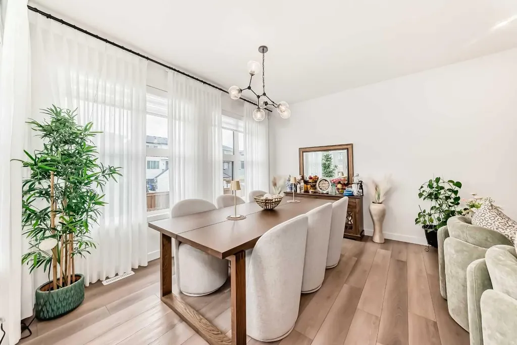 385 Edith Road NW Calgary AB T3R 1Y9