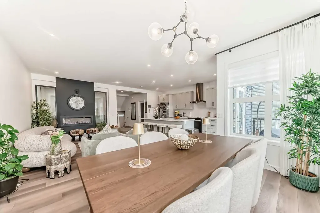 385 Edith Road NW Calgary AB T3R 1Y9