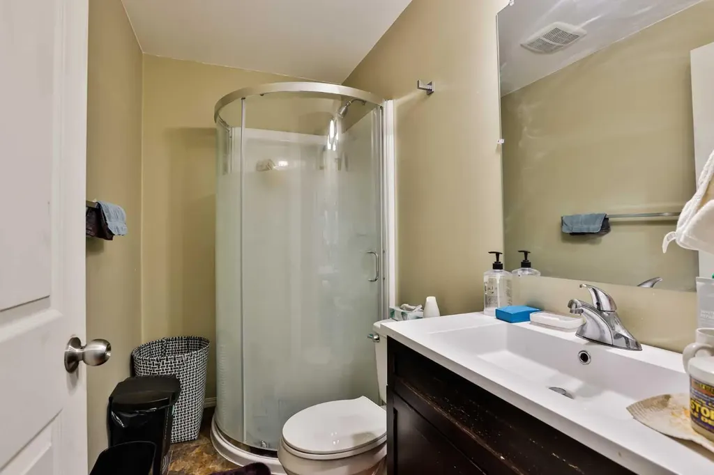 227 Lynx Road N Lethbridge AB T1H 6Z5