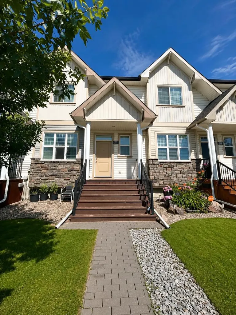 227 Lynx Road N Lethbridge AB T1H 6Z5