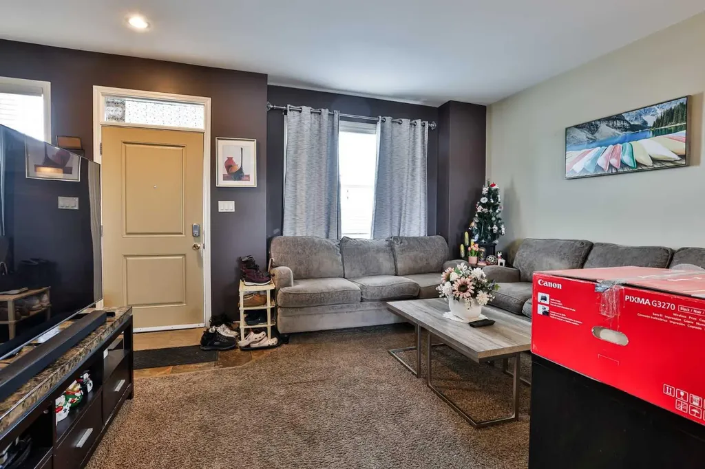 227 Lynx Road N Lethbridge AB T1H 6Z5