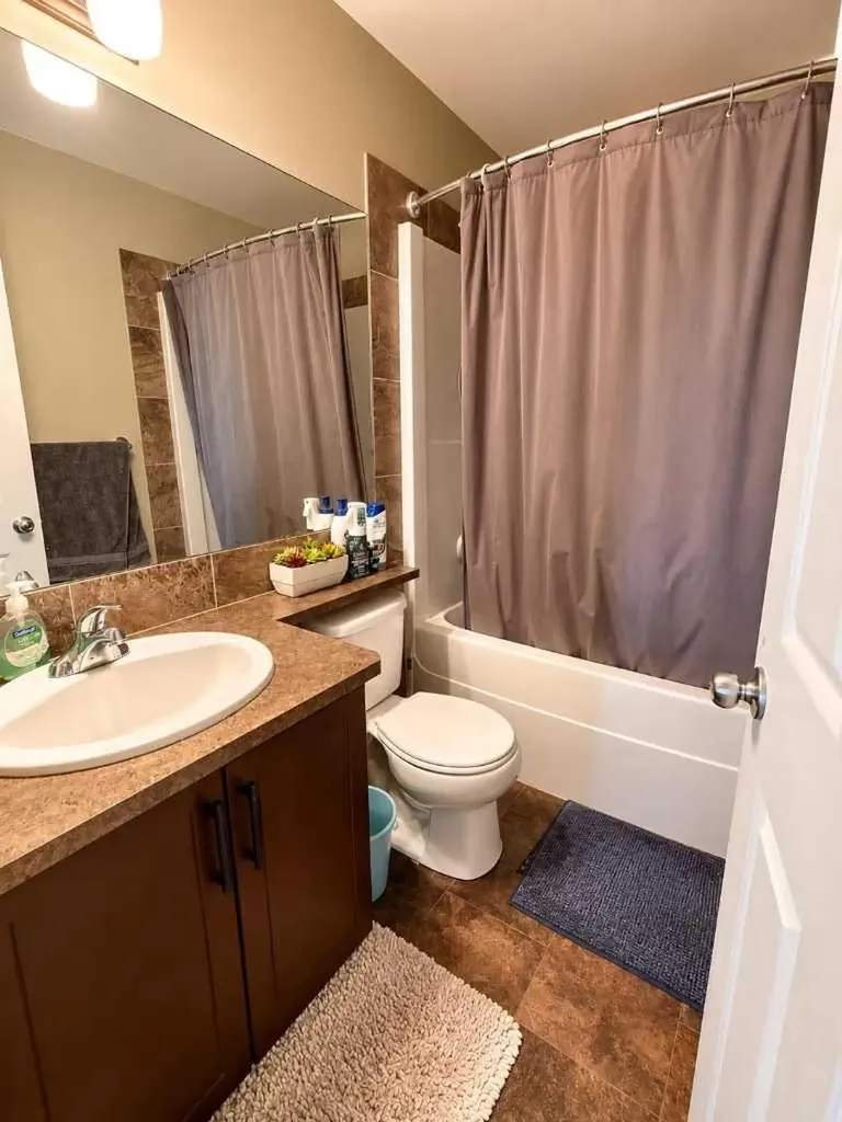 227 Lynx Road N Lethbridge AB T1H 6Z5