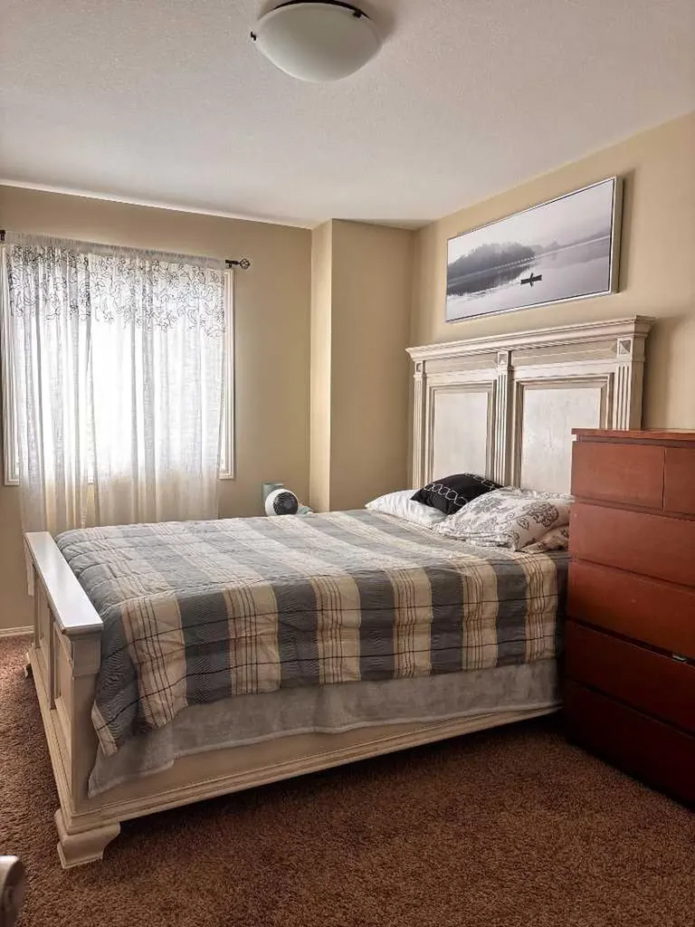 227 Lynx Road N Lethbridge AB T1H 6Z5