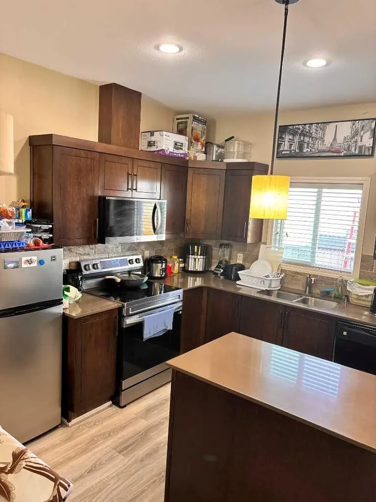 227 Lynx Road N Lethbridge AB T1H 6Z5