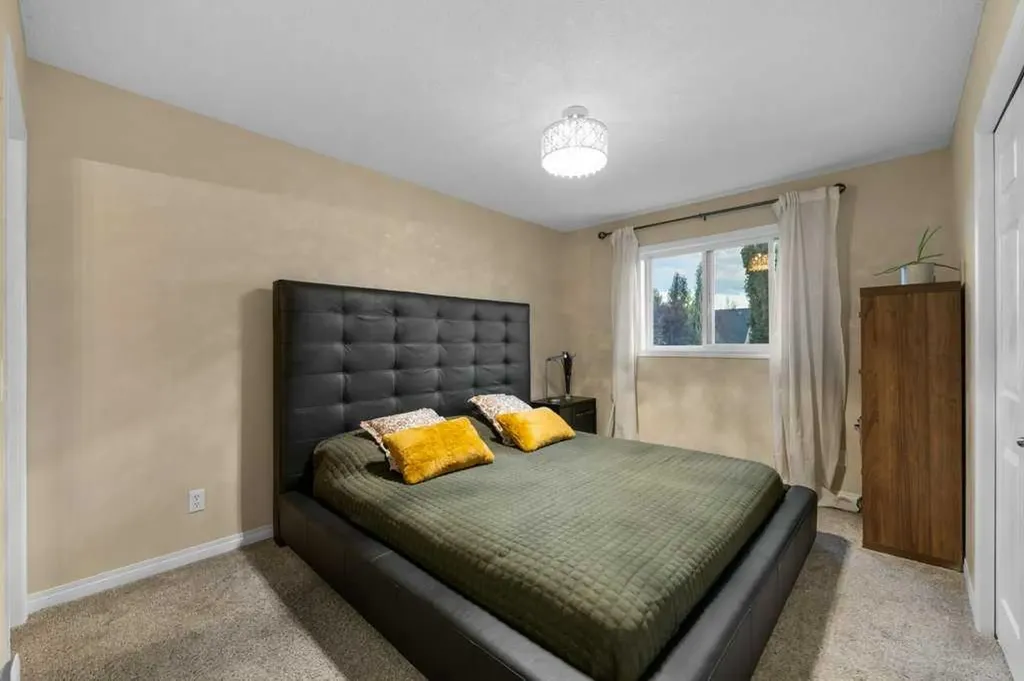 173 Bridleridge View SW Calgary AB T2Y 0E5