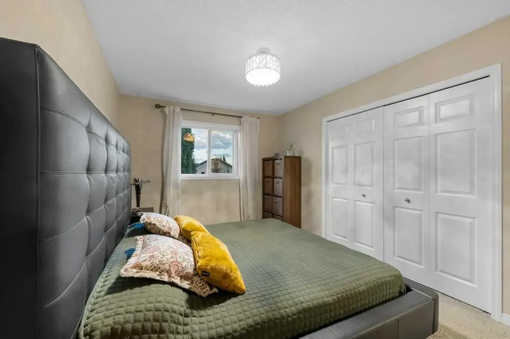 173 Bridleridge View SW Calgary AB T2Y 0E5